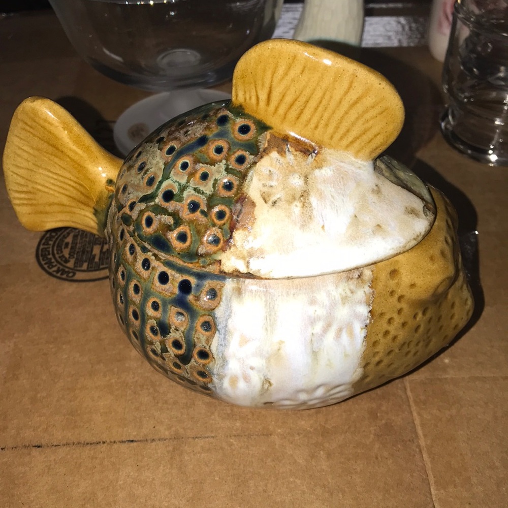 Pier 1 pottery sugar bowl with lid